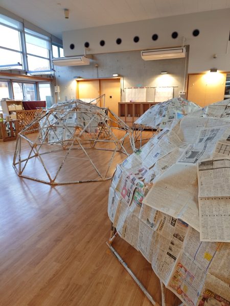 新聞紙ドームづくり